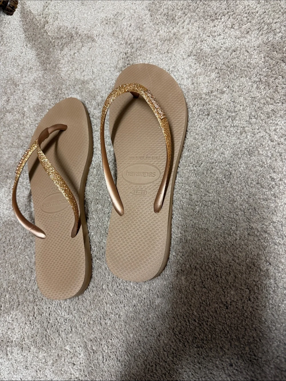 Havaianas Slim Flip Flops in Gold Glitter Straps and Tan Footbed size 9 or 39-40
